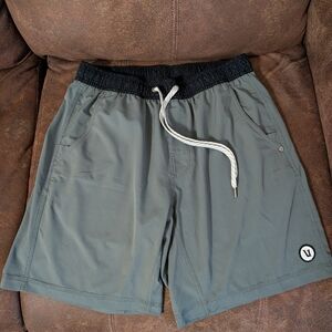 Vuori Kore shorts 7.5" inseam - unlined
